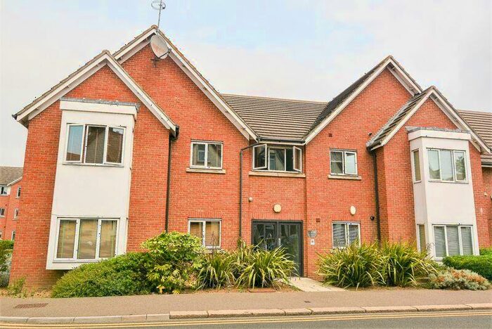 2 Bedroom Flat To Rent In Fairfax Drive, Westcliff-On-Sea, SS0