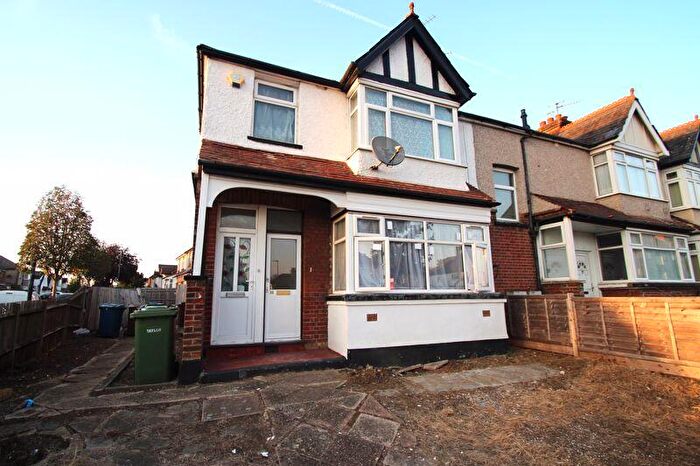 2 Bedroom Flat To Rent In Headstone Gardens, Harrow, HA2