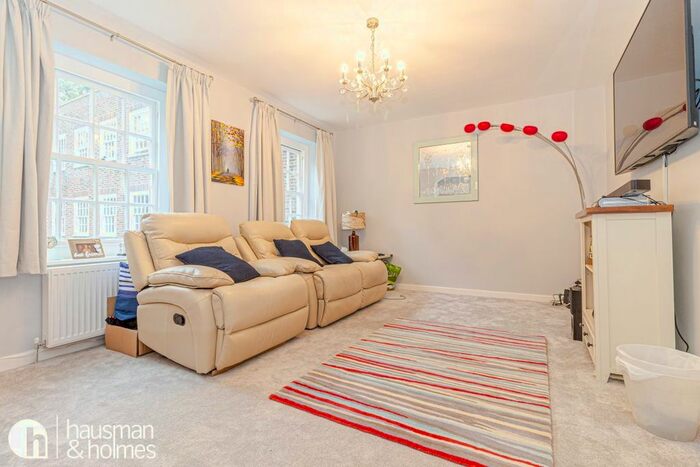 2 Bedroom Flat To Rent In Corringham Road, London, NW11