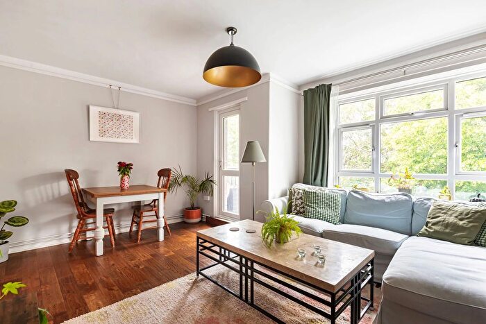3 Bedroom Flat For Sale In Hooper House, Wandsworth, SW18