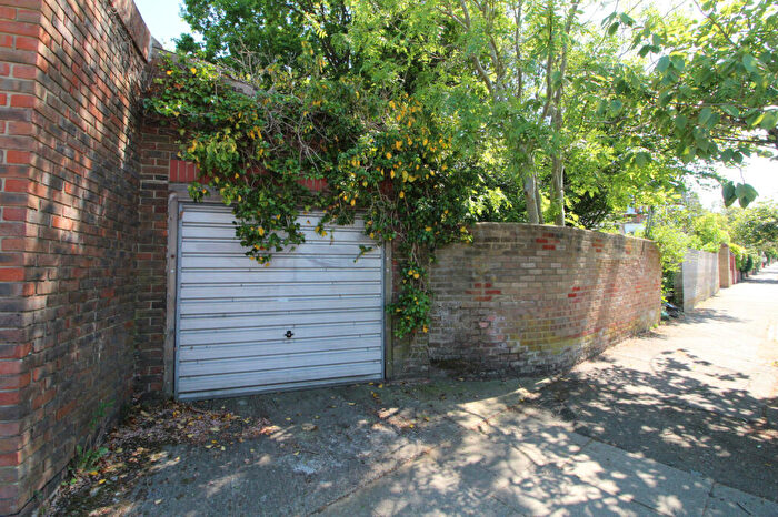 Garage / Parking To Rent In Eaglesfield Road, London, SE18