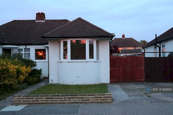 3 Bedroom Bungalow To Rent In Andover Road, Orpington, BR6