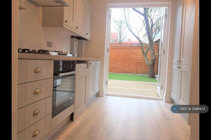 1 Bedroom Flat To Rent In Glengarry Road, London, SE22