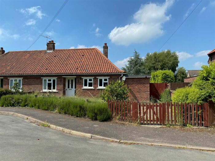 Houses for sale & to rent in NR17 1PP, Doe Lane, Buckenham Attleborough