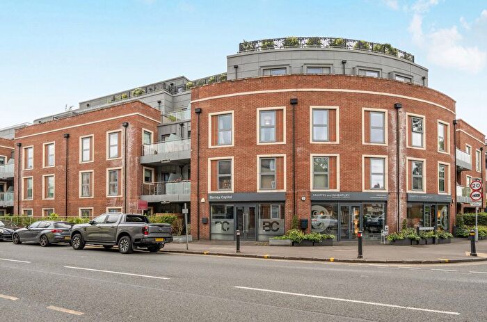 2 Bedroom Flat For Sale In Weybridge, Surrey, KT13