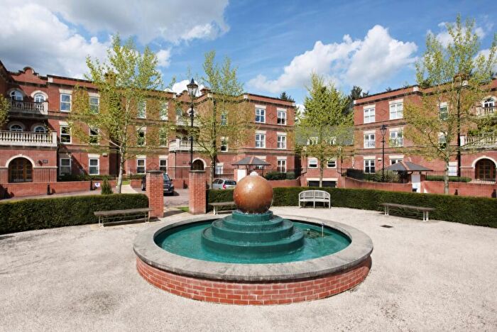 2 Bedroom Flat To Rent In Franklin Court Wormley, GU8