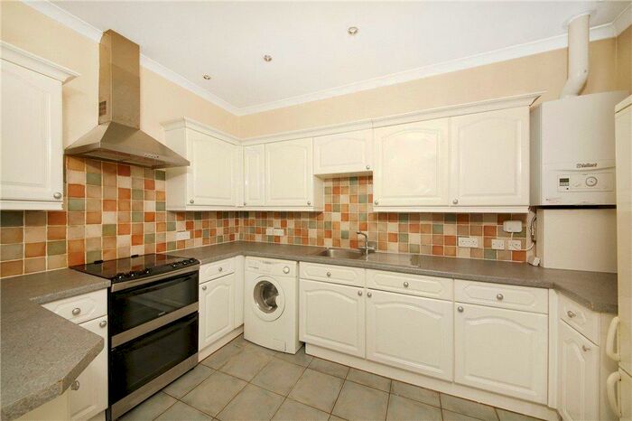 2 Bedroom Apartment To Rent In Balham High Road, Balham, London, SW12