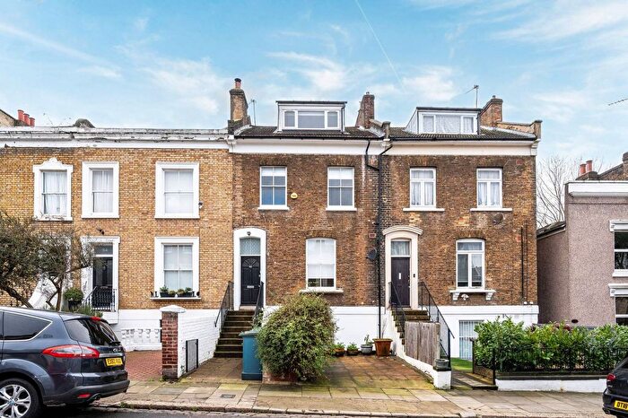 2 Bedroom Maisonette For Sale In Woodhill, Woolwich, London, SE18