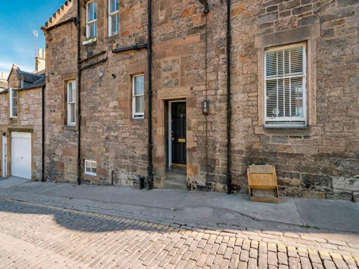 2 Bedroom Flat To Rent In Sunbury Mews, Edinburgh, EH4