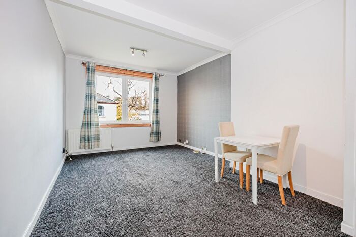 2 Bedroom Flat To Rent In Featherhall Place, Edinburgh, EH12