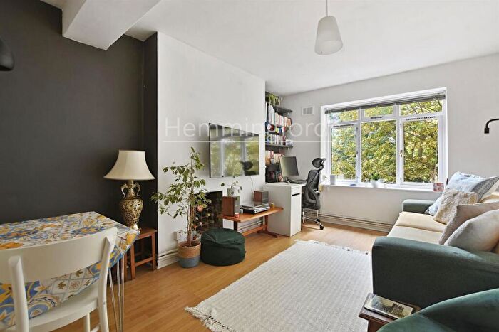 1 Bedroom Apartment For Sale In St. Peter's Street, Angel, N1