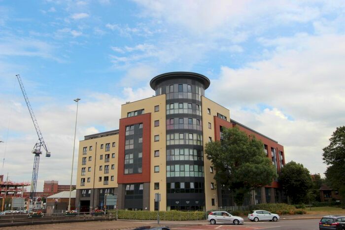 2 Bedroom Flat To Rent In St. Albans Road, Watford, Hertfordshire, WD17