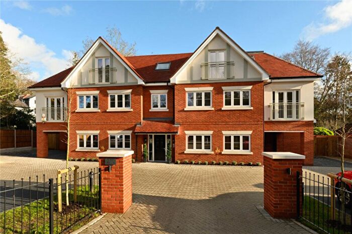2 Bedroom Apartment For Sale In The Residence, Brooklands Road, Weybridge, KT13