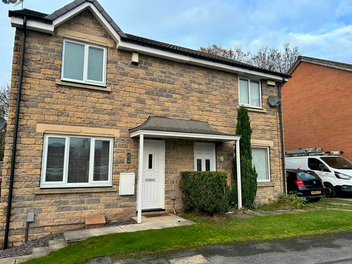 2 Bedroom Property To Rent In Lansdowne Close, Birstall, Batley, WF17