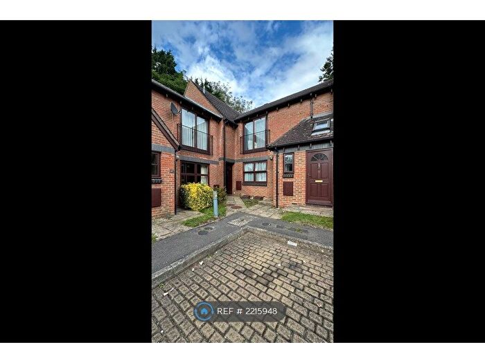 2 Bedroom Maisonette To Rent In Green Ridges, Headington, Oxford, OX3