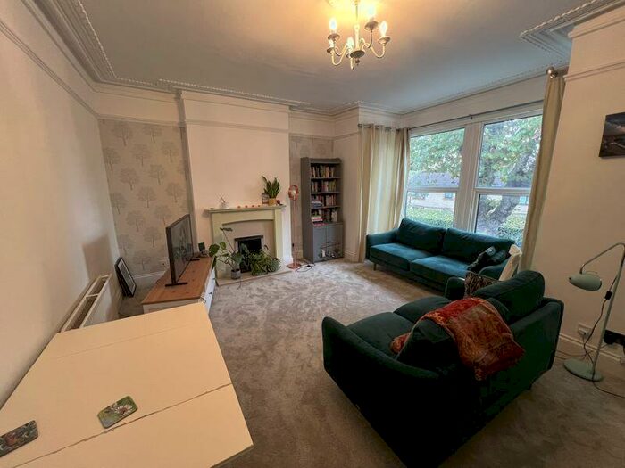 2 Bedroom Flat To Rent In Boston Avenue, Southend-On-Sea, SS2
