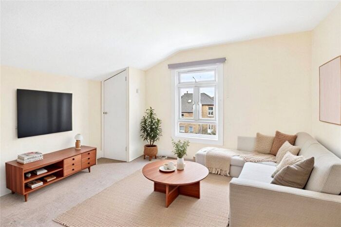 2 Bedroom Flat For Sale In Tankerville Road, London, SW16