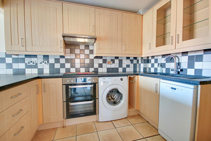 2 Bedroom Flat For Sale In Bitterne Park! No Forward Chain! A Must See!, SO18