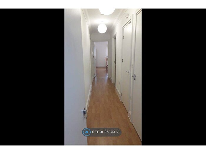 2 Bedroom Flat To Rent In Lynfield Court, Cambridge, CB4