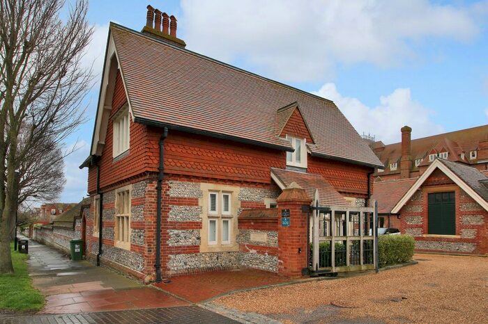 2 Bedroom Detached House To Rent In Darley Road, Eastbourne, BN20