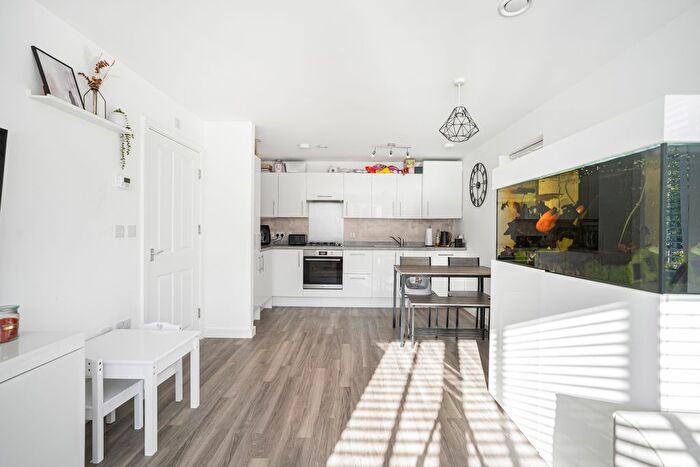 2 Bedroom Flat For Sale In Blossom Drive, Welwyn Garden City, AL7