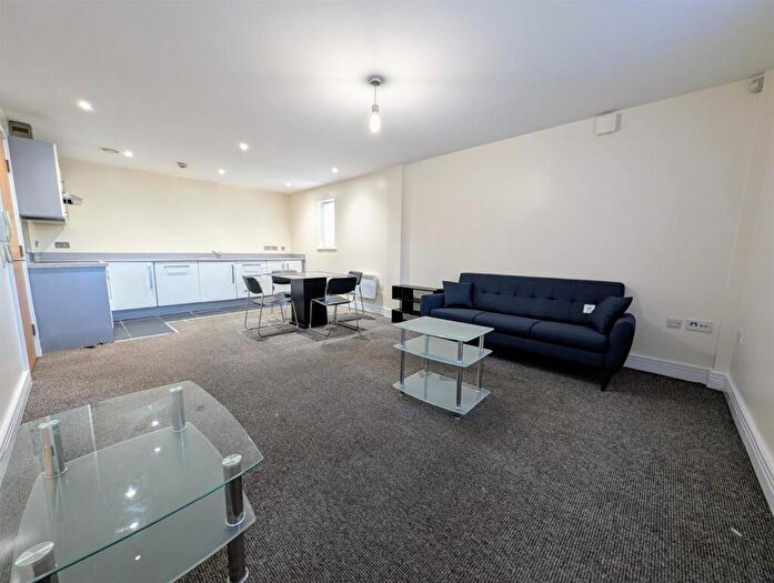 2 Bedroom Apartment To Rent In Park Lane Plaza, Jamaica Street, L1