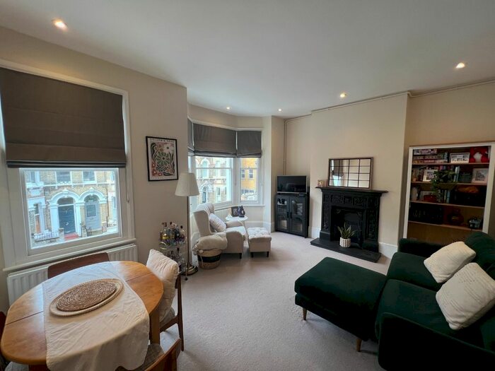 1 Bedroom Flat To Rent In Sangora Road, Battersea, London, SW11