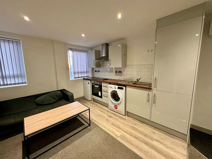 1 Bedroom Flat To Rent In South Street, Hull, HU1