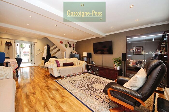 3 Bedroom Property To Rent In Kingsmead Avenue, Worcester Park, KT4