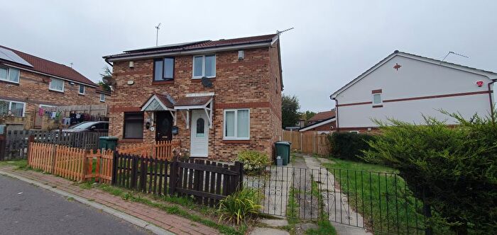 2 Bedroom Semi Detached House To Rent In Sandpiper Mews, Bradford, BD8