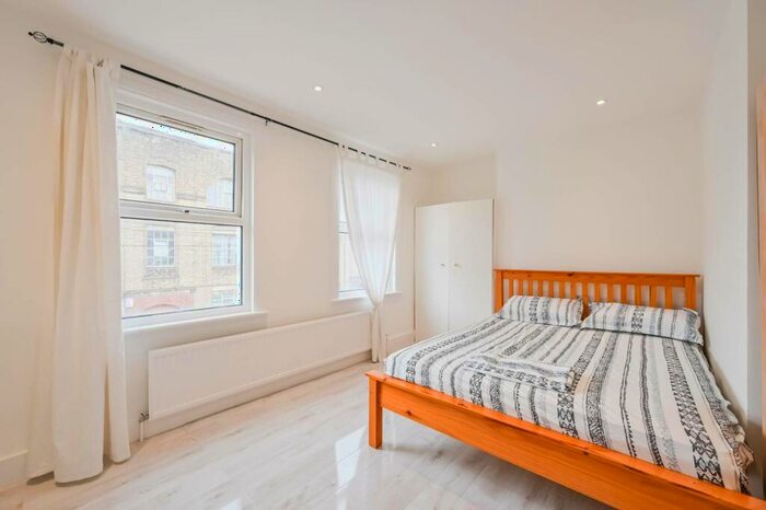 3 Bedroom Flat To Rent In Pixley Street, Limehouse, London, E14