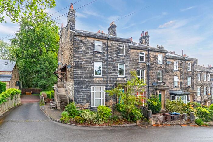 2 Bedroom Flat For Sale In Mount Pleasant, Ilkley, West Yorkshire, LS29