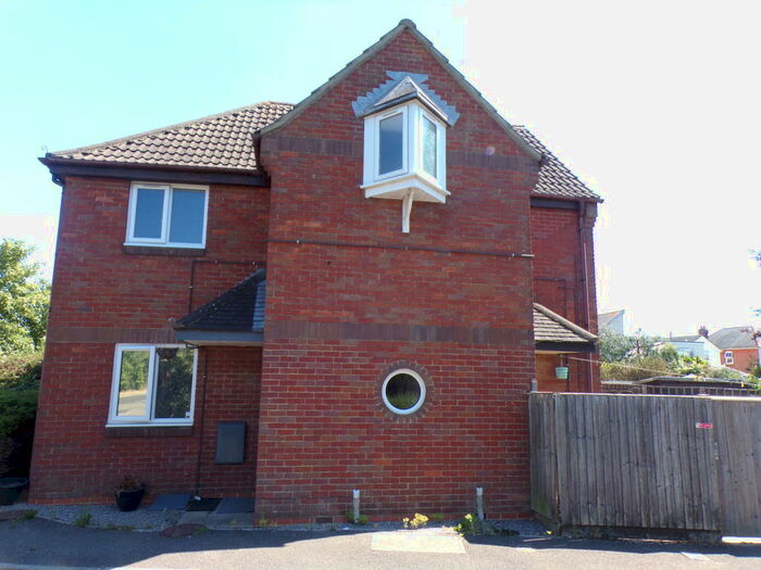2 Bedroom Flat To Rent In Ringwood, BH24
