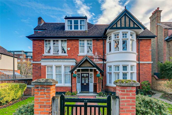 2 Bedroom Flat To Rent In Gwendolen Avenue, Putney Hill, SW15