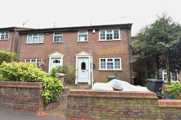 3 Bedroom Semi-Detached House To Rent In Crawley Green Road, Luton, LU2