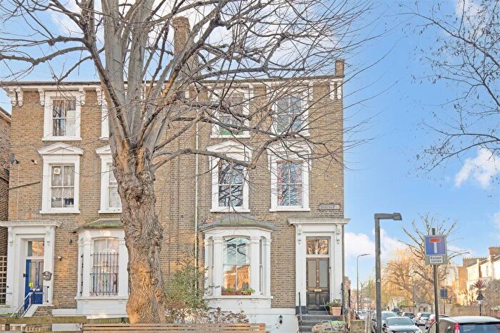 2 Bedroom Flat To Rent In Navarino Road, E8