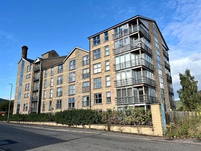 2 Bedroom Flat For Sale In Flat Westbury Fold, Westbury Street, Elland, West Yorkshire, HX5