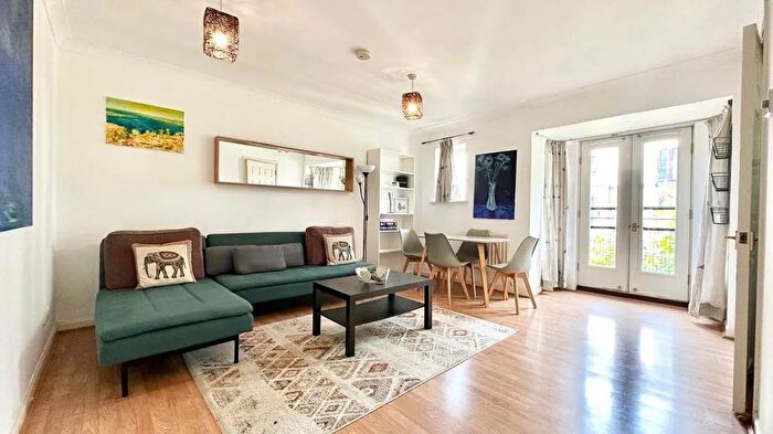 2 Bedroom Flat To Rent In Tudor House, Wesley Avenue, London, E16