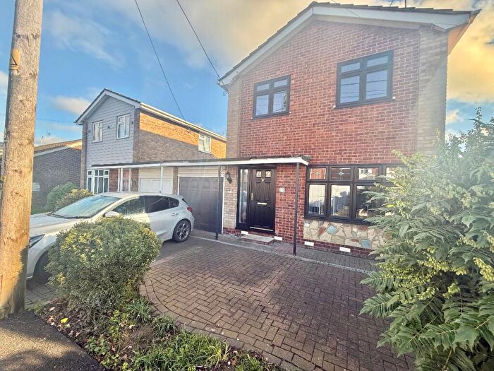 3 Bedroom Link Detached House For Sale In Lottem Road, Canvey Island, SS8