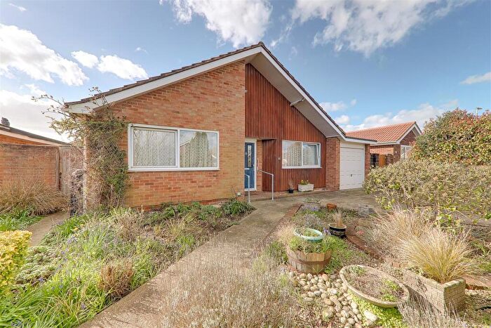 3 Bedroom Detached Bungalow For Sale In Hawthorn Crescent, Broadwater, Worthing, BN14