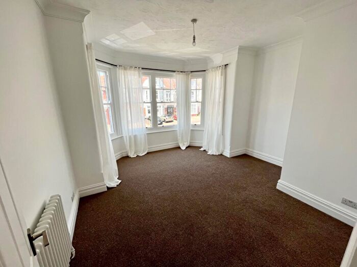 2 Bedroom Apartment To Rent In Cobham Road, Westcliff On Sea, SS0