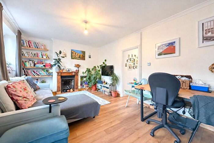 2 Bedroom Maisonette For Sale In Viney Road, London, SE13