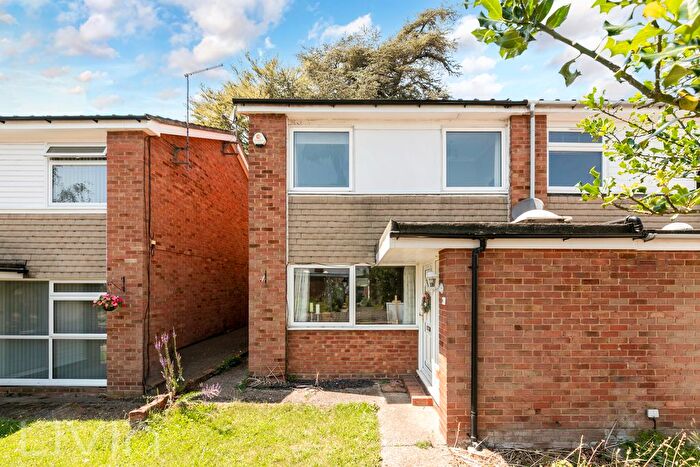 3 Bedroom Semi Detached House For Sale In Nicola Close, South Croydon, Greater London, CR2