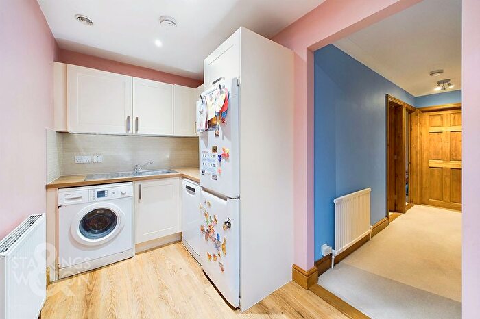 2 Bedroom Detached Bungalow For Sale In Millway Avenue, Roydon, IP22