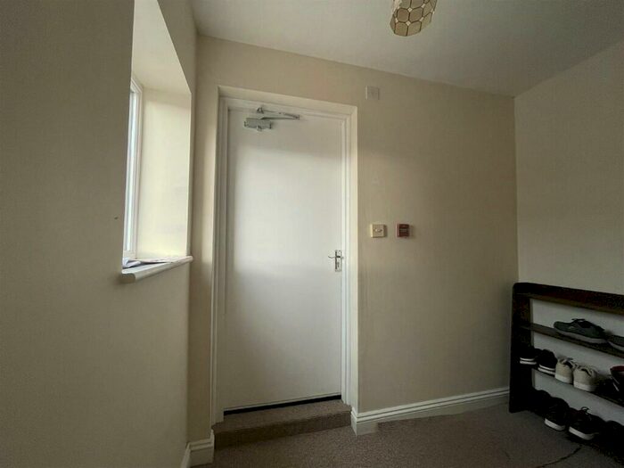 1 Bedroom Flat To Rent In New Street, Mold, Flintshire, Clwyd, CH7