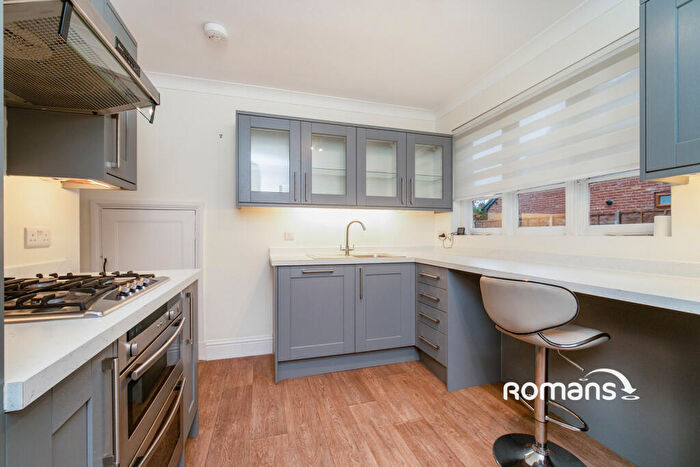 2 Bedroom Flat To Rent In Broomfield Court, Broomfield Park, Ascot, SL5