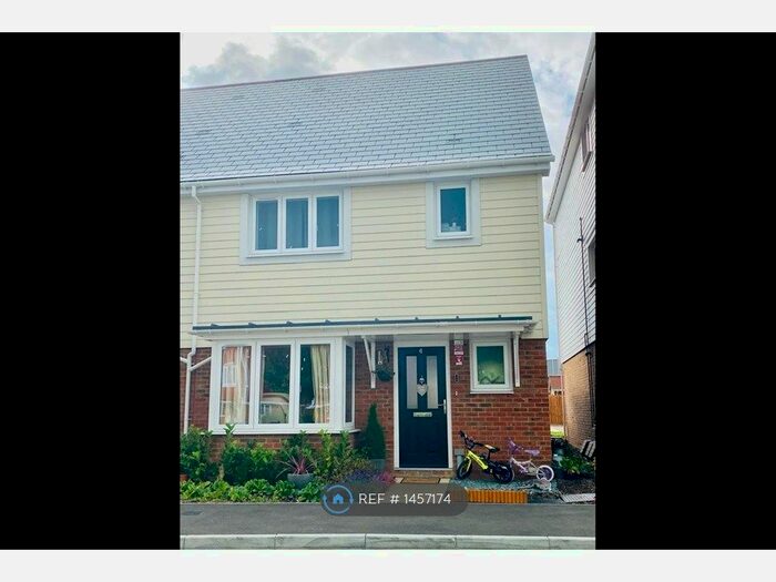 3 Bedroom End Of Terrace House To Rent In Amisse Drive, Snodland, ME6