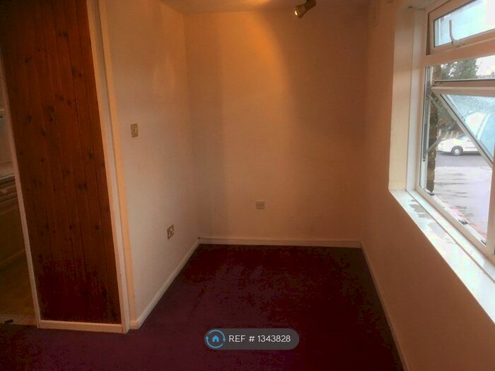 1 Bedroom Flat To Rent In Long Meadow, Aylesbury, HP21