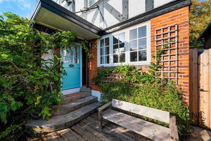 2 Bedroom Flat To Rent In Springfield Avenue, N10