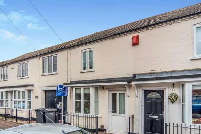 2 Bedroom Cottage To Rent In Hitchin Street, Biggleswade, SG18